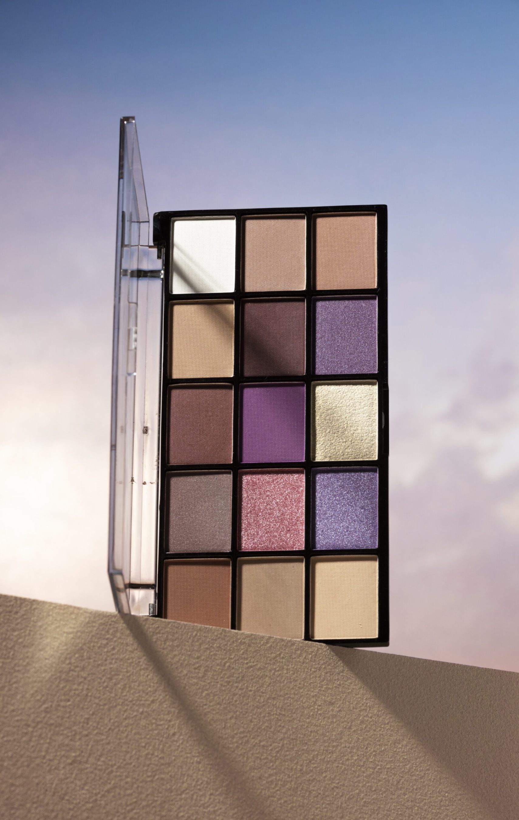 view-eyeshadow-palette-with-sky-clouds